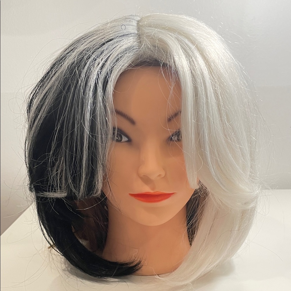 Adult Black & White Short Wig